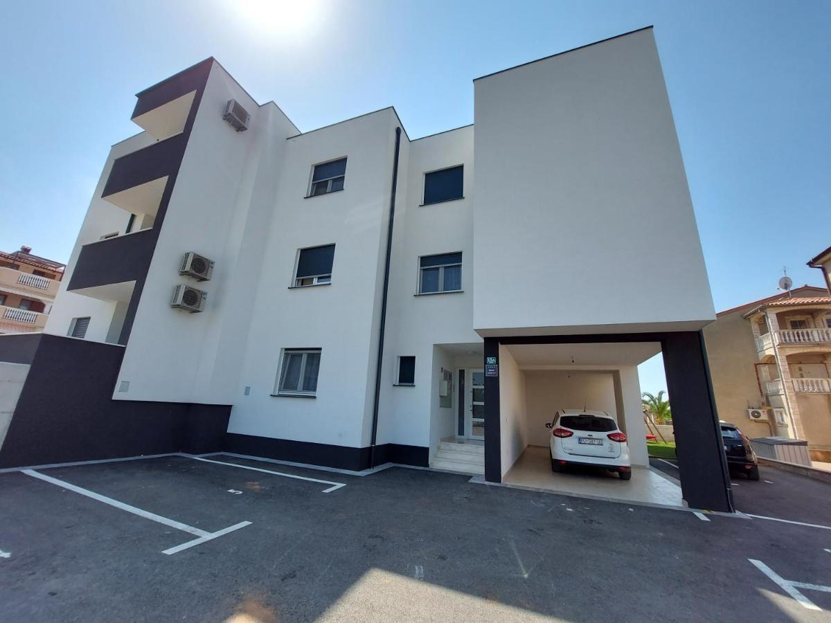 Valux Apartman Pula Buitenkant foto