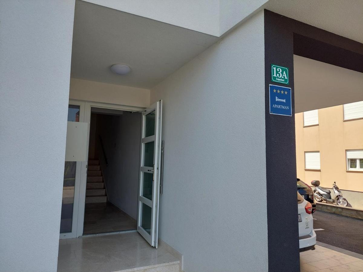 Valux Apartman Pula Buitenkant foto