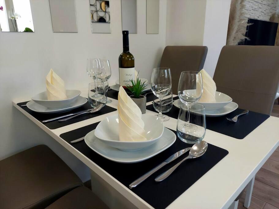 Valux Apartman Pula Buitenkant foto