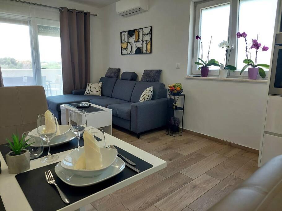 Valux Apartman Pula Buitenkant foto
