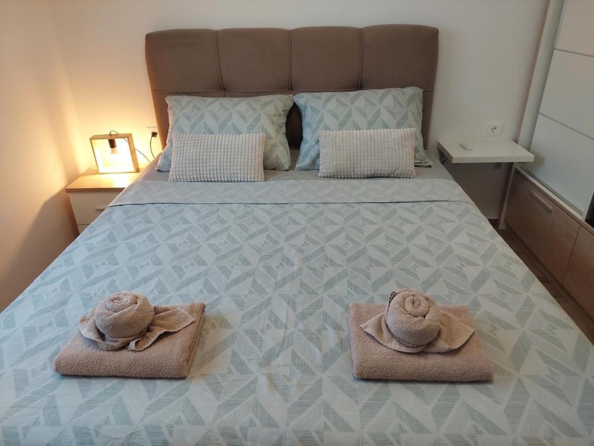 Valux Apartman Pula Buitenkant foto