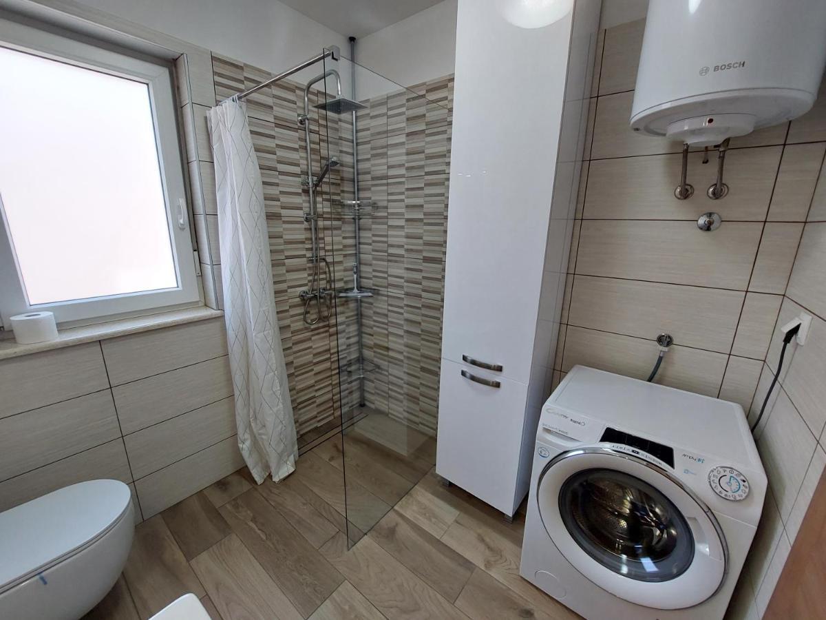 Valux Apartman Pula Buitenkant foto
