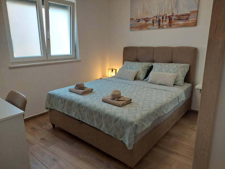 Valux Apartman Pula Buitenkant foto