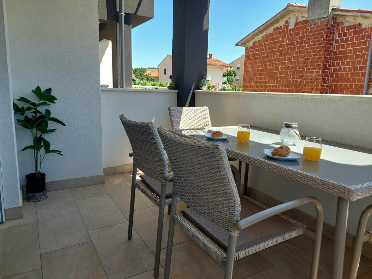 Valux Apartman Pula Buitenkant foto
