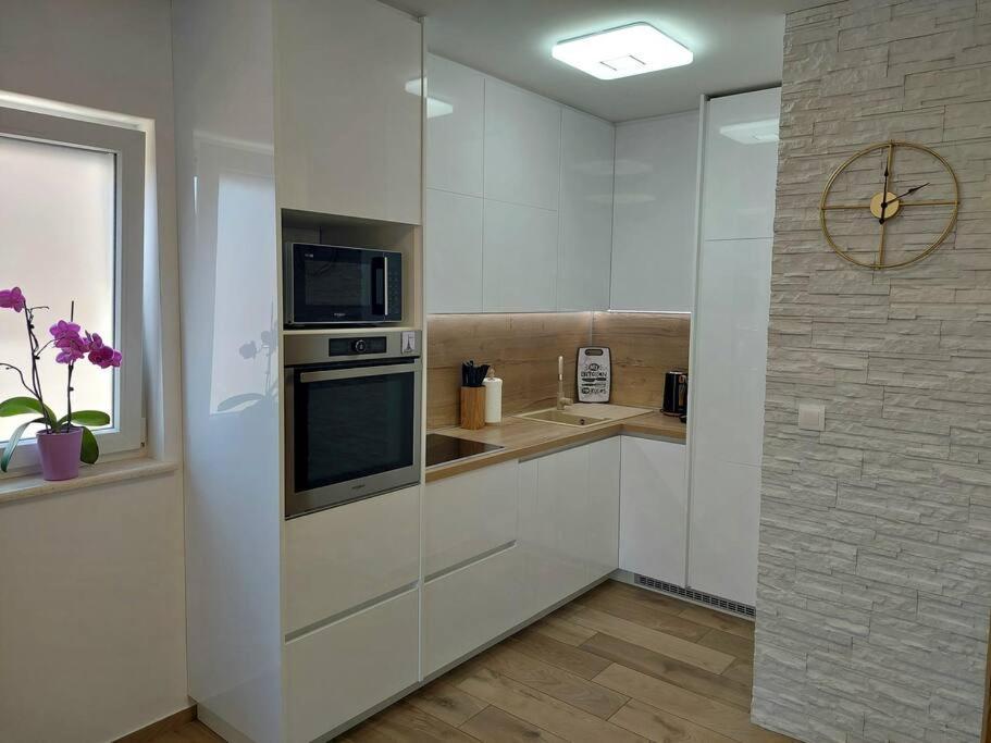 Valux Apartman Pula Buitenkant foto