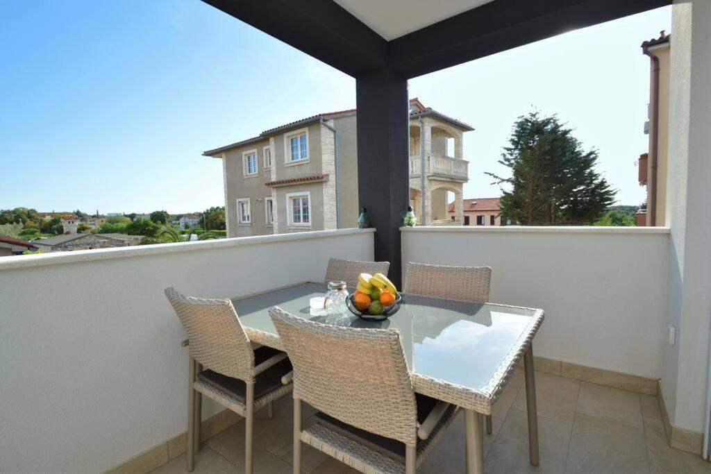Valux Apartman Pula Buitenkant foto