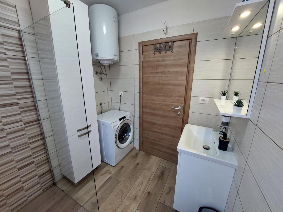 Valux Apartman Pula Buitenkant foto